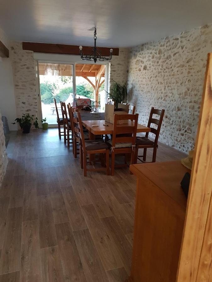 Le Pre De La Rue Bed & Breakfast Bouesse Bagian luar foto