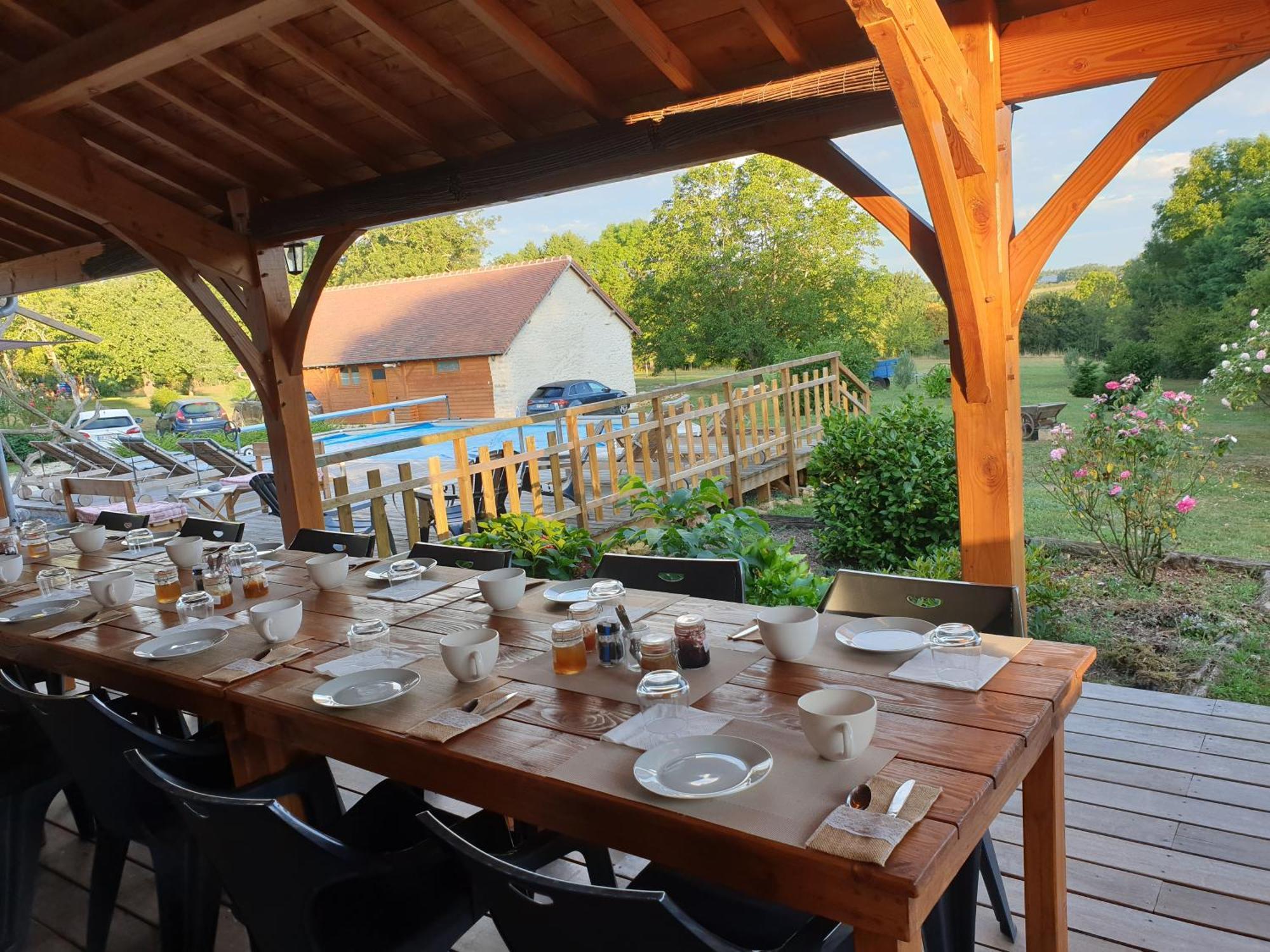 Le Pre De La Rue Bed & Breakfast Bouesse Bagian luar foto