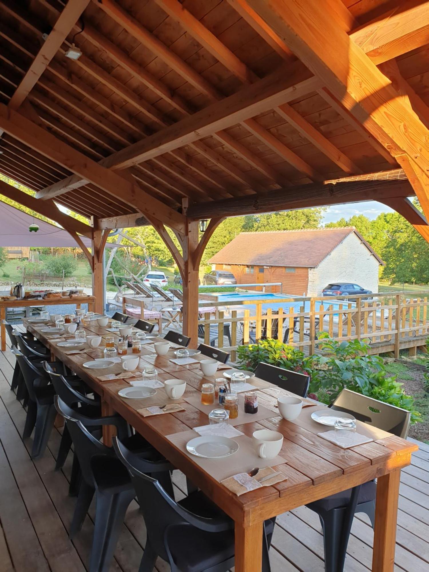 Le Pre De La Rue Bed & Breakfast Bouesse Bagian luar foto